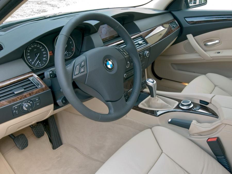  BMW 530i Sedan 2007 года  (фото 9 из 16)